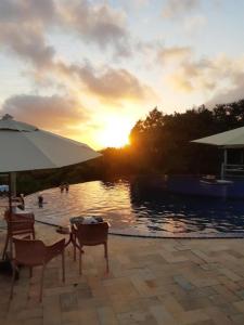 Piscina di Villas do Pratagy Jambo I com Jacuzzy o nelle vicinanze