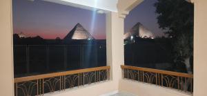 Foto dalla galleria di Aton pyramids view guest house a Il Cairo