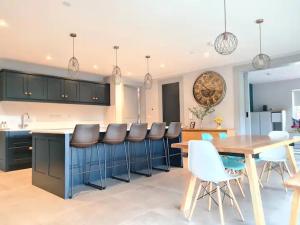 Fotografie z fotogalerie ubytování Exquisite Galway City Luxury home – Sleeps 10 v destinaci Galway