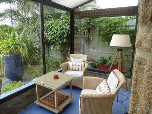 Posedenie v ubytovaní Holiday Home in Terenez by the Lively Port