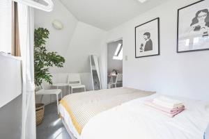 Rúm í herbergi á TORA HOTEL Tokyo-kitaueno 寅ホテル北上野