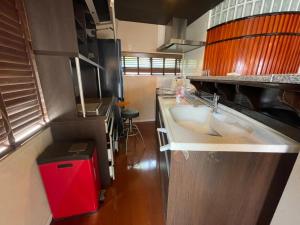 Kuchyň nebo kuchyňský kout v ubytování ロハスResort宮浦