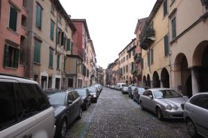 
a city street filled with lots of parked cars at Sottoriva36 in Verona
