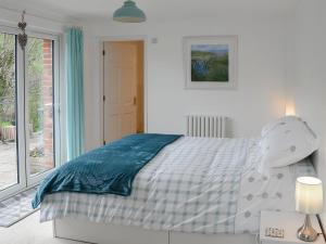 En eller flere senge i et værelse på Willow Barn + 10 billeder