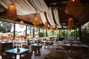Restaurace v ubytování Cross Resort Hotel