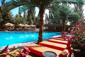 Bassein majutusasutuses Cross Resort Hotel või selle lähedal