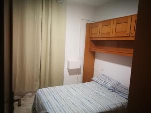Postel nebo postele na pokoji v ubytování Habitación piso compartido Alquiler por temporada NO Turistico