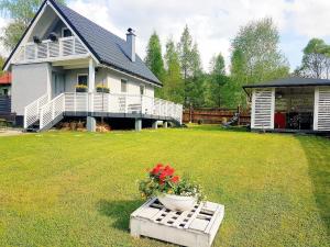 Vonkajšia záhrada v ubytovaní Biały Domek koło Żywca