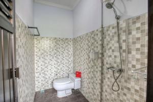 Koupelna v ubytování RedDoorz near Exit Toll Nusa Dua