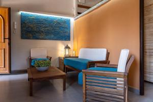 a room with chairs and a table and a painting at El Clos 4 in Conesa