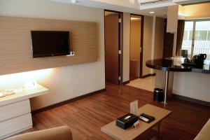TV/Unterhaltungsangebot in der Unterkunft Ramada by Wyndham Bali Sunset Road Kuta