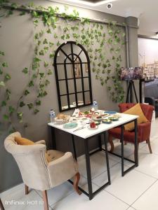 A seating area at Tavra hotel