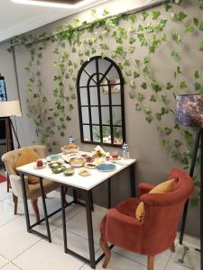 A seating area at Tavra hotel
