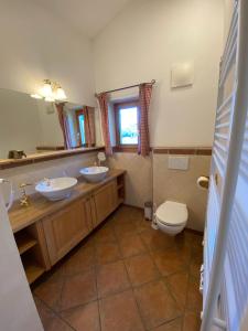 Koupelna v ubytování Ferienhaus Islitzer + 33 fotografií