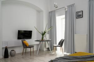 Telewizja i/lub zestaw kina domowego w obiekcie AbsyntApartments 24 Rynek Wrocław