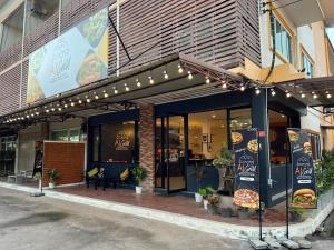 a fast food restaurant with a sign on the building at 100sqm 2 bed apartment Sukhothai City in Sukhothai