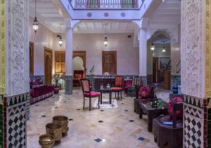 A restaurant or other place to eat at Riad Des Nations