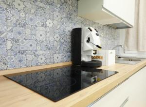 a kitchen with a coffee maker on a counter at Vient' e mar suite in Castellammare di Stabia +53 photos