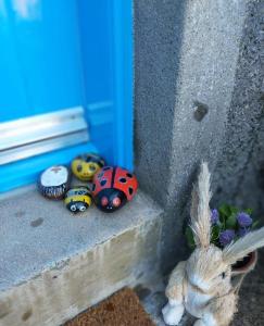 a group of three lady bugs sitting on a step at Stunning Apartment in Newburgh Scotland sleeps 4 in Cupar