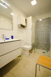 Koupelna v ubytování Holiday apartment with direct sea promenade access