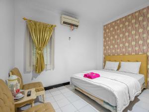 Posteľ alebo postele v izbe v ubytovaní Hotel Cempaka Sari