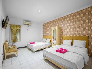 Posteľ alebo postele v izbe v ubytovaní Hotel Cempaka Sari