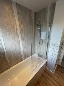 a bathroom with a bath tub with a shower at Casa Fresa - Kintail House in Broughty Ferry