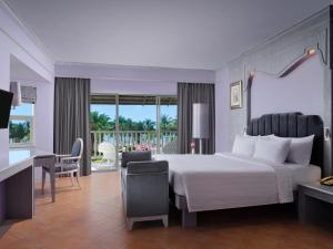 Кровать или кровати в номере Aonang Villa Resort I Beach Front