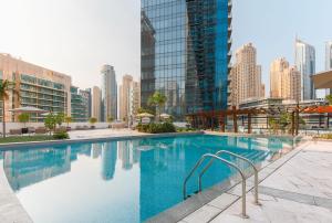 Majoituspaikassa Silverene Tower, Dubai Marina - Mint Stay tai sen lähellä sijaitseva uima-allas