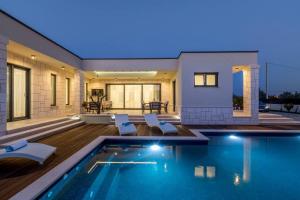 Bazén v ubytovaní Maglica Exclusive Residence alebo v jeho blízkosti