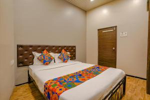 Postel nebo postele na pokoji v ubytování FabExpress Comfort stay - Nr Mumbai International Airport + 23 fotografií