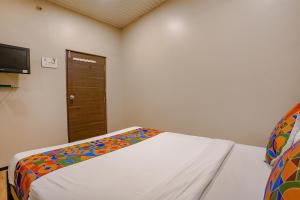 TV a/nebo společenská místnost v ubytování FabExpress Comfort stay - Nr Mumbai International Airport