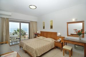 Postel nebo postele na pokoji v ubytování Nektar Beach Hotel