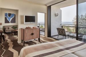 TV a/nebo společenská místnost v ubytování Seaside Palm Beach