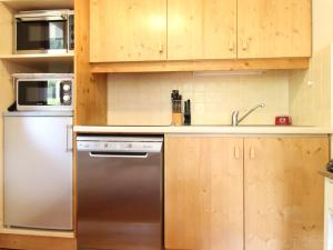 Kuchyň nebo kuchyňský kout v ubytování Appartement Lanslebourg-Mont-Cenis, 3 pièces, 6 personnes - FR-1-508-78