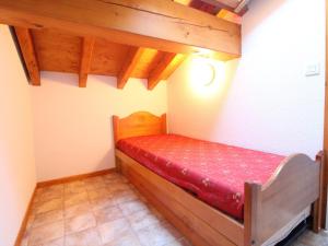 Katil atau katil-katil dalam bilik di Appartement Lanslevillard, 3 pièces, 6 personnes - FR-1-508-64
