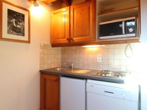 Dapur atau dapur kecil di Appartement Lanslevillard, 3 pièces, 6 personnes - FR-1-508-64