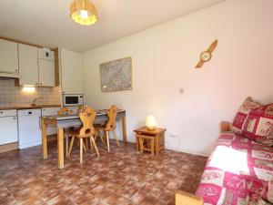 Η κουζίνα ή μικρή κουζίνα στο Appartement cosy 4 pers avec WIFI et parking à Lanslevillard - FR-1-508-183