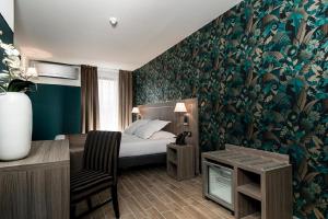 Postel nebo postele na pokoji v ubytování Unique Hôtel Résidence & Spa