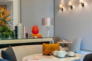Posezení v ubytování Eccleston Square Hotel