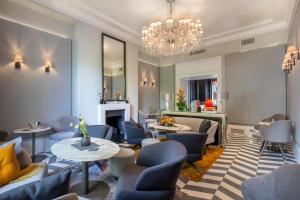 Posezení v ubytování Eccleston Square Hotel