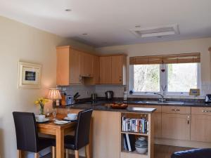 Dapur atau dapur kecil di Lochearnside Lodge