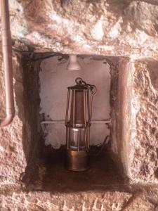 a small lantern in a stone wall at La Castañar - La Vallicuerra Casas Rurales in Mieres