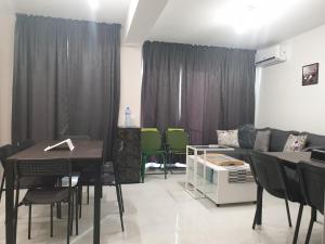 Posezení v ubytování New The Twins Varna Two-Bedroom, Apt 5 at 15 Tsani Ginchev Street, floor 3