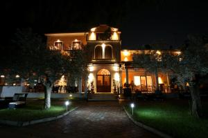 Villa Dobravac Wine Estate外面的花园