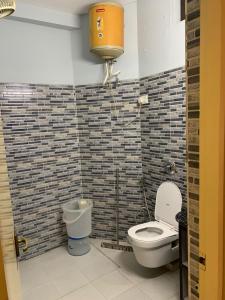Ett badrum på Hotel Raman's