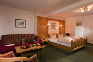 Postel nebo postele na pokoji v ubytování Hotel Alpenrose
