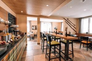 a restaurant with a long table and chairs at Hotel Les Amis in Saas-Fee
