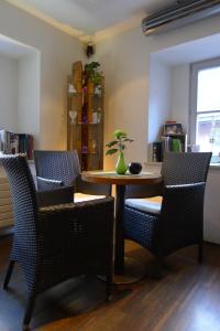 A seating area at Steinhauswirt