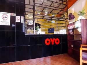 a restaurant with a yes sign on a wall at Super OYO 90516 Hotel Night Queen salak Tinggi in Sepang